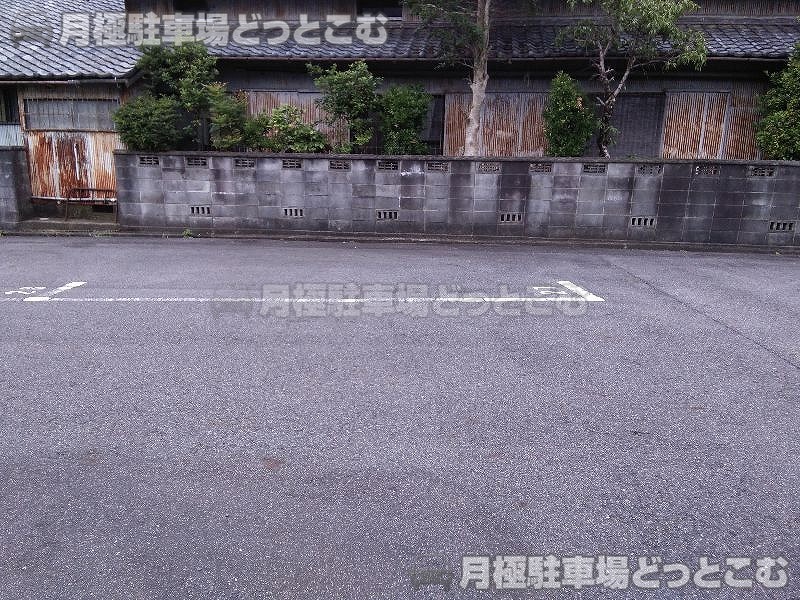 刈谷市泉田町市場屋敷32の月極駐車場6