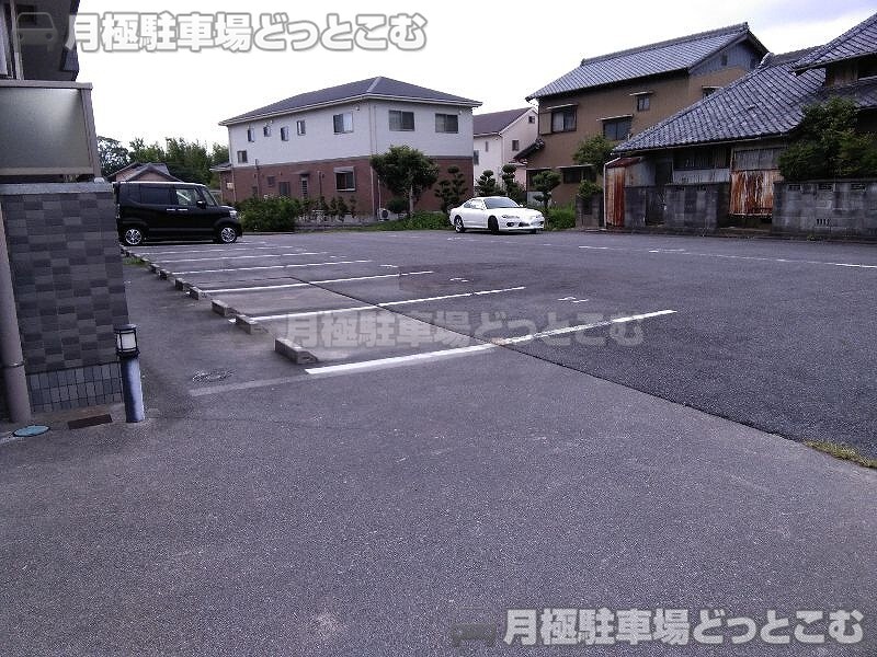 刈谷市泉田町市場屋敷32の月極駐車場7
