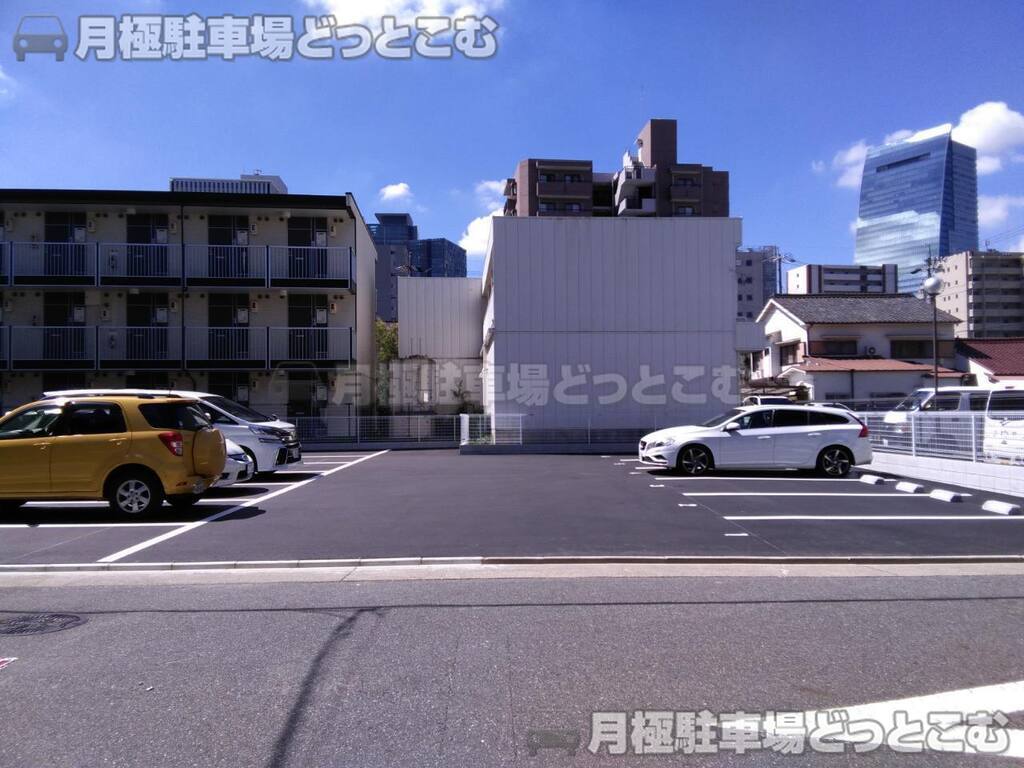 名古屋市西区菊井2丁目810、811、812の月極駐車場1