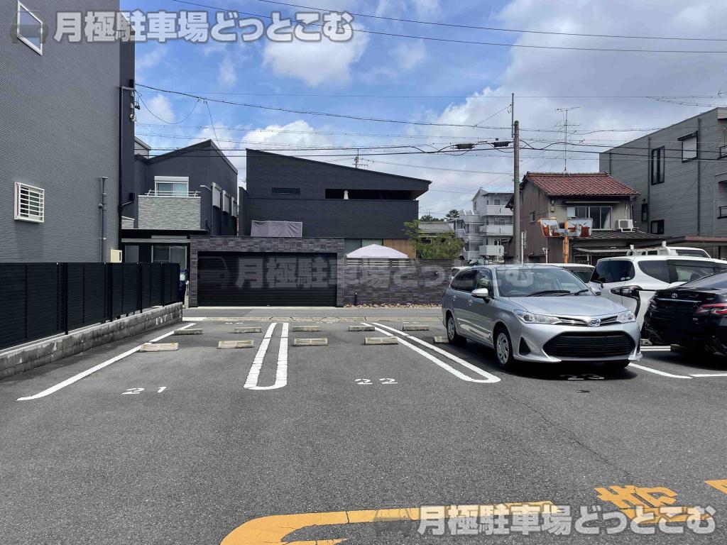 名古屋市中村区高道町4-2-5の月極駐車場3