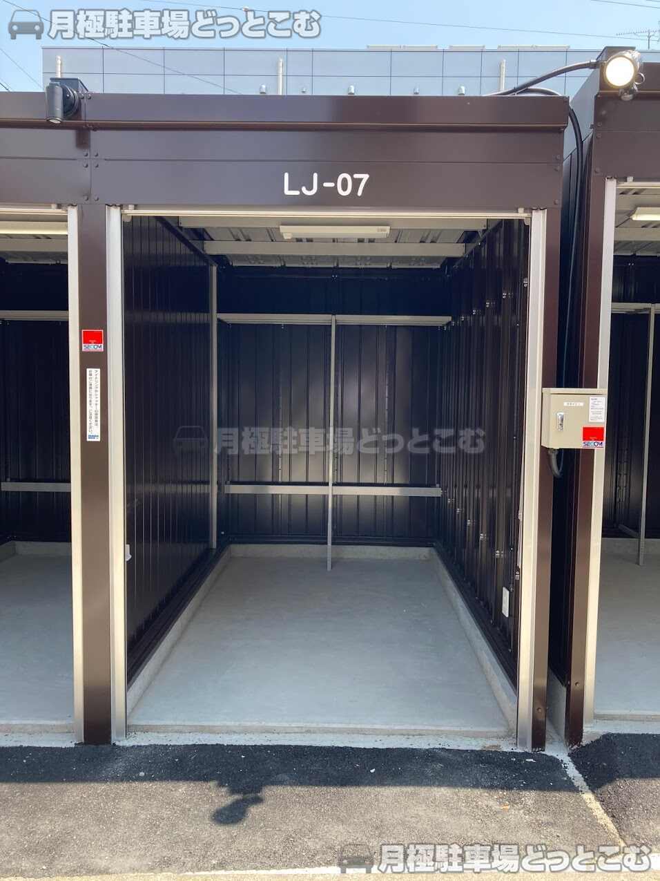 名古屋市西区栄生3丁目18-8の月極駐車場1