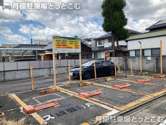 名古屋市北区杉村1-810の月極駐車場1