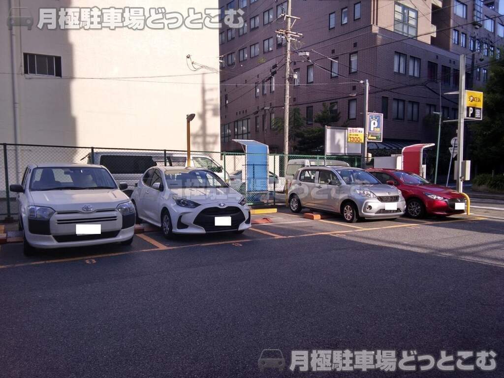 名古屋市東区葵1-1821の月極駐車場2