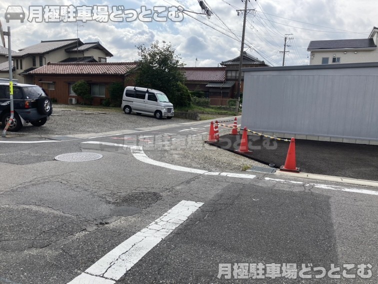 知立市新林町1-76の月極駐車場7