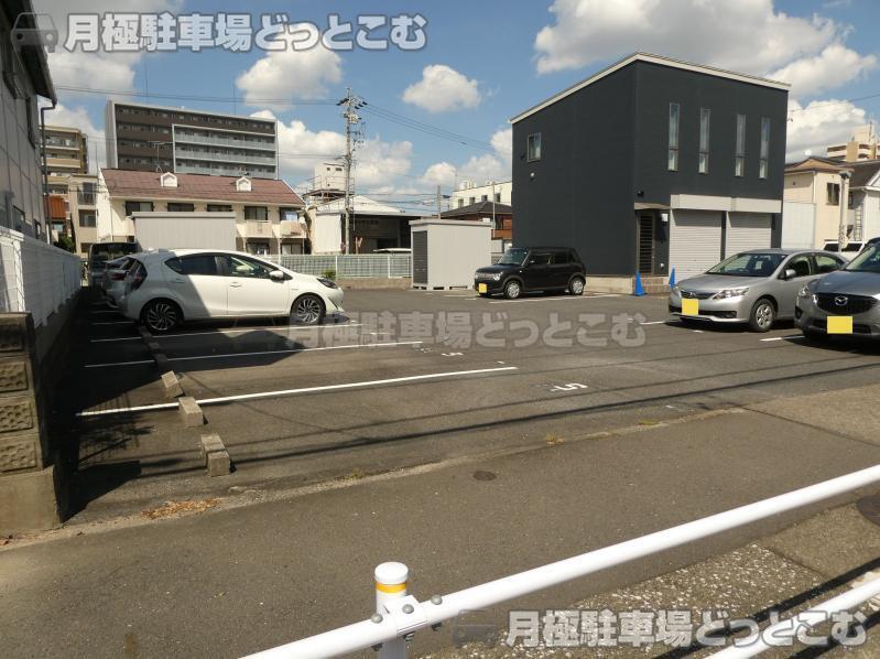 名古屋市北区八代町2丁目113番地の1の月極駐車場1