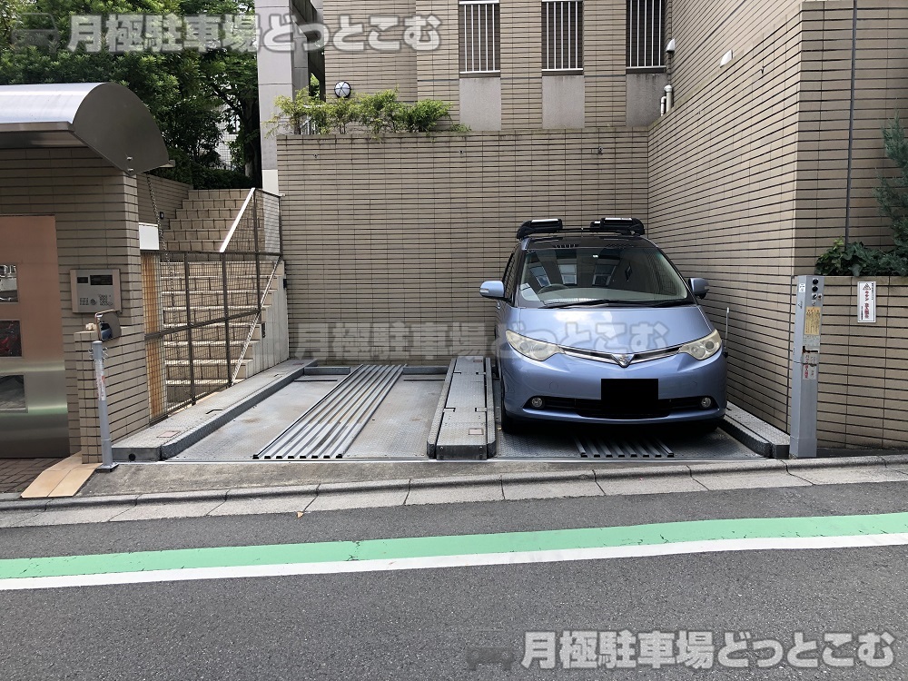 目黒区上目黒3-21-27の月極駐車場2