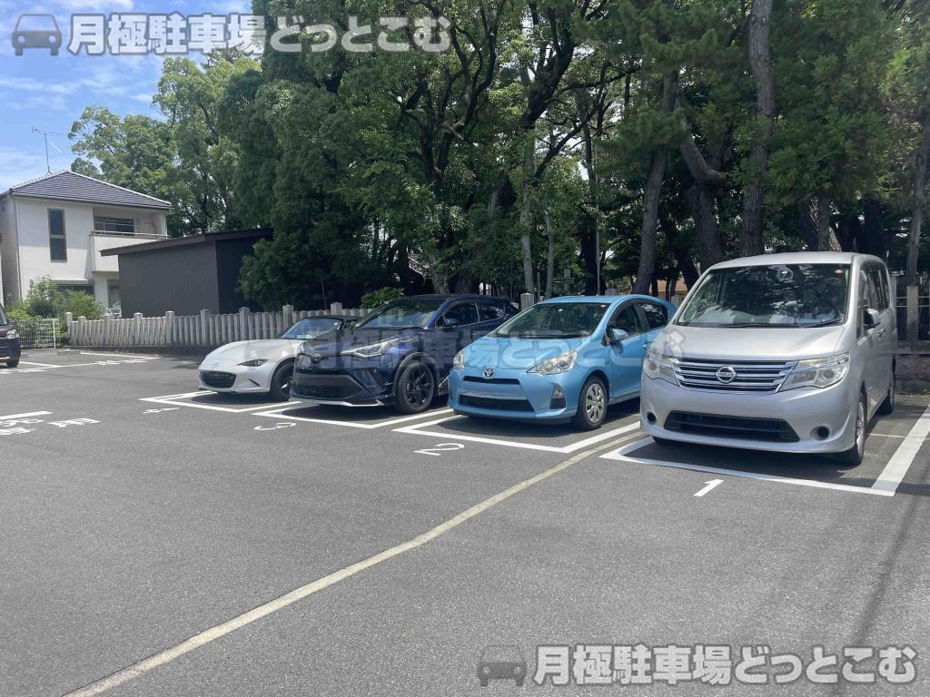 名古屋市中村区稲葉地町2丁目121の月極駐車場4