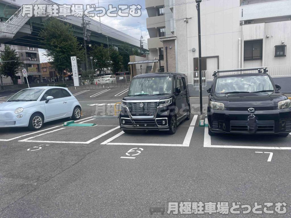 名古屋市中村区岩塚本通4丁目36の月極駐車場3