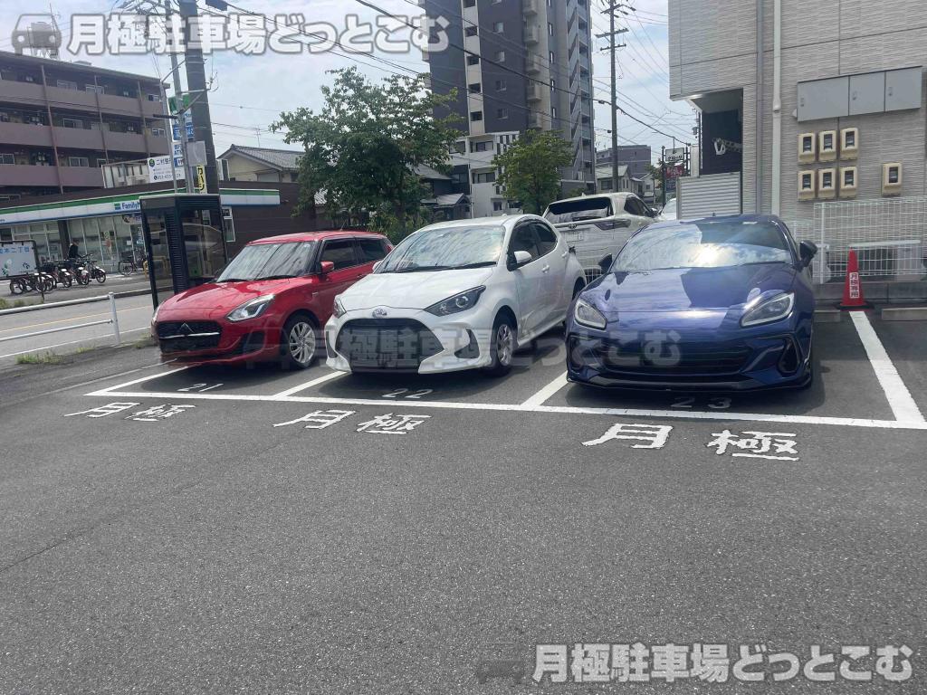 名古屋市中村区並木2丁目235の月極駐車場3