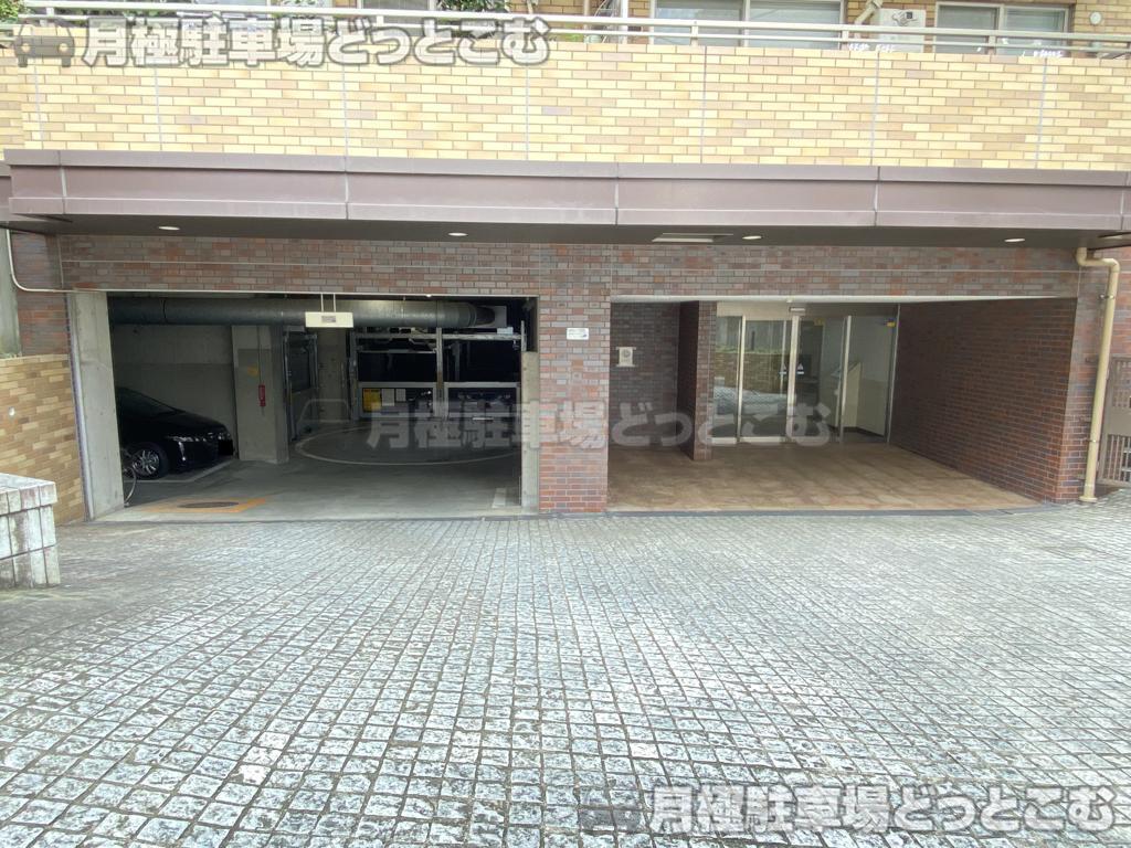 渋谷区広尾3-1-5の月極駐車場1