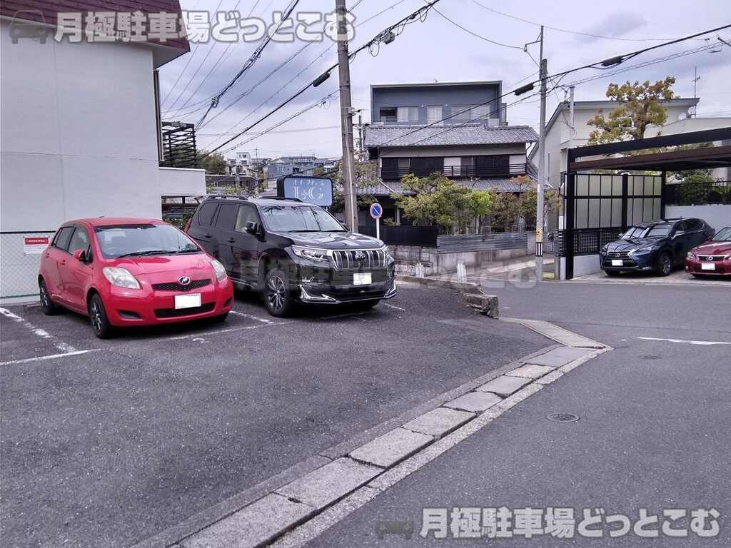 名古屋市千種区鹿子町3丁目2-1の月極駐車場2