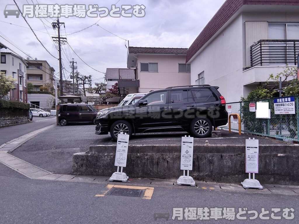 名古屋市千種区鹿子町3丁目2-1の月極駐車場3