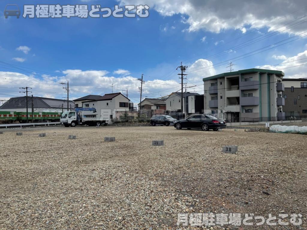 稲沢市長野3丁目4-27の月極駐車場5