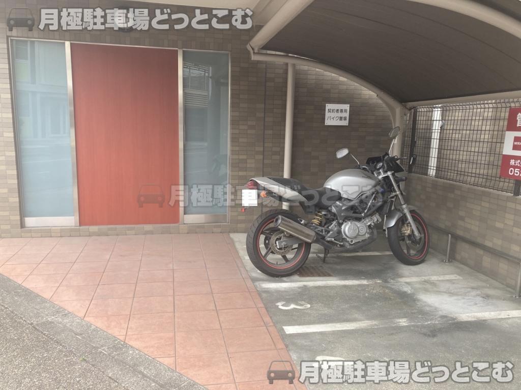 名古屋市千種区小松町6丁目11-1の月極駐車場5
