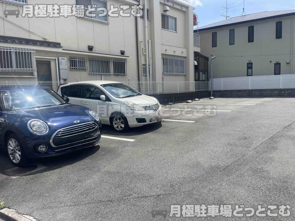 名古屋市中村区中村本町2丁目90-1、90-2、90-3の月極駐車場2