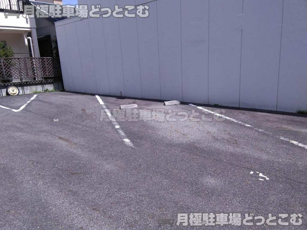 名古屋市千種区振甫町2丁目14-2の月極駐車場3
