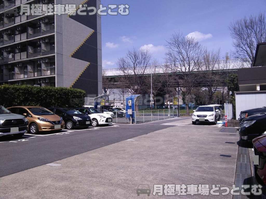 名古屋市千種区吹上1-203-4の月極駐車場1