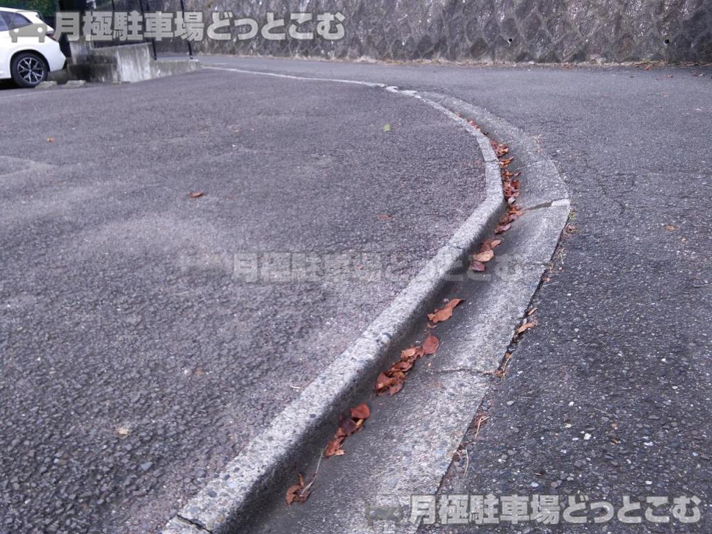 名古屋市西区中小田井1丁目299の月極駐車場6