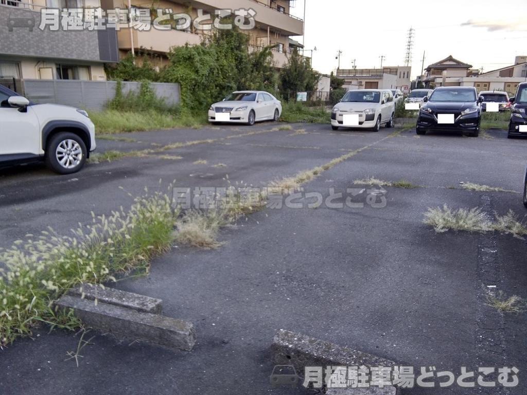 名古屋市西区中小田井3丁目405の月極駐車場8