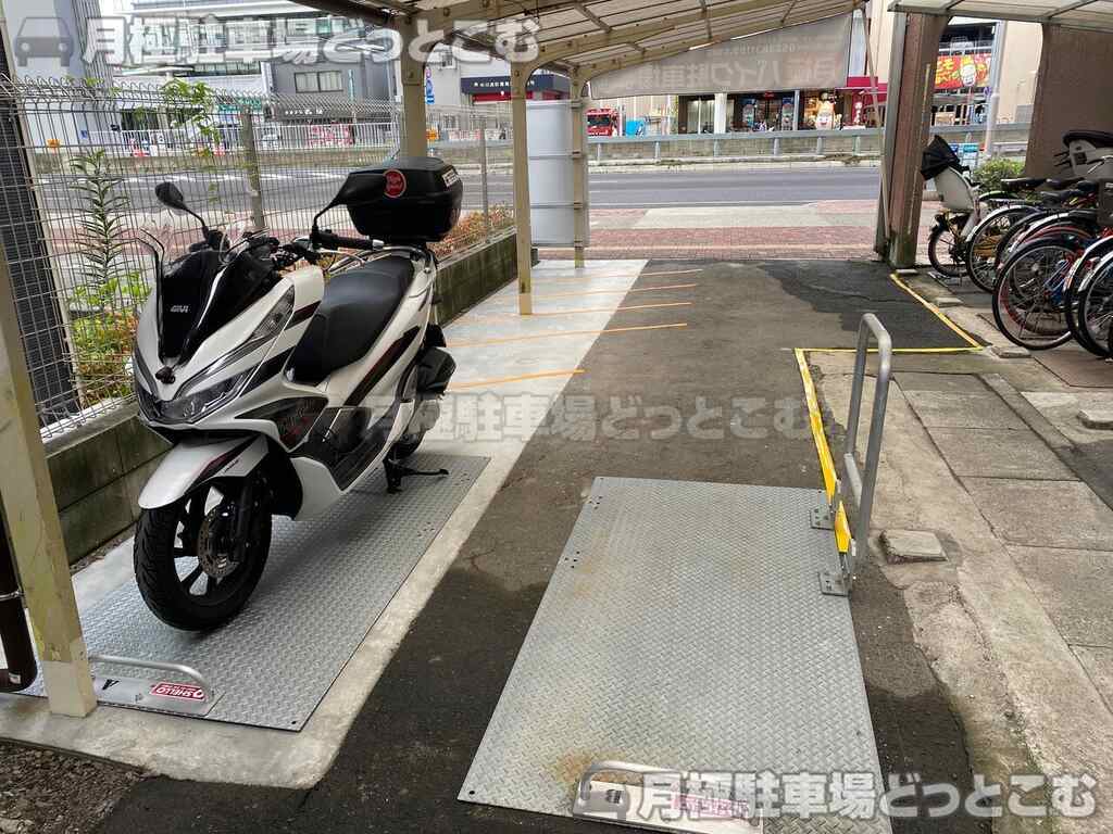 名古屋市中川区尾頭橋3丁目302番の月極駐車場2