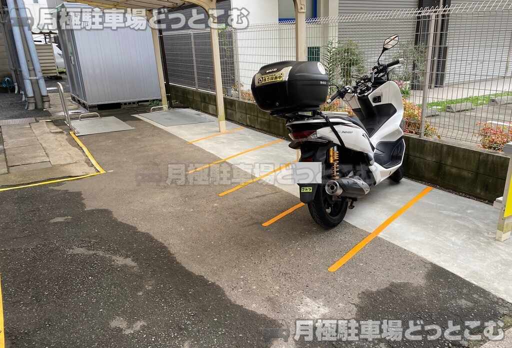 名古屋市中川区尾頭橋3丁目302番の月極駐車場3