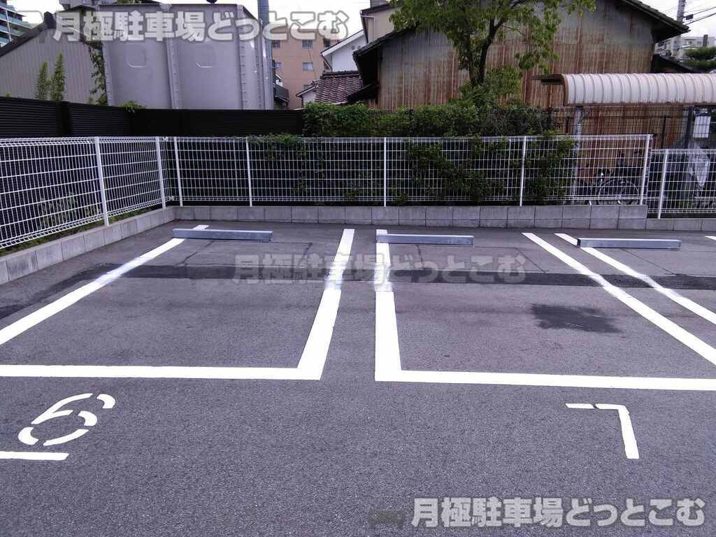 名古屋市守山区長栄1403番2の月極駐車場3