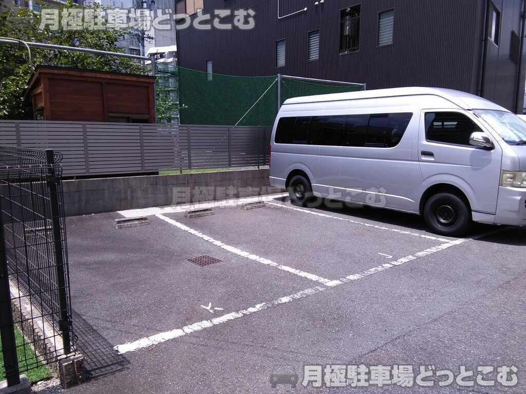 名古屋市中区新栄2丁目3902の月極駐車場3
