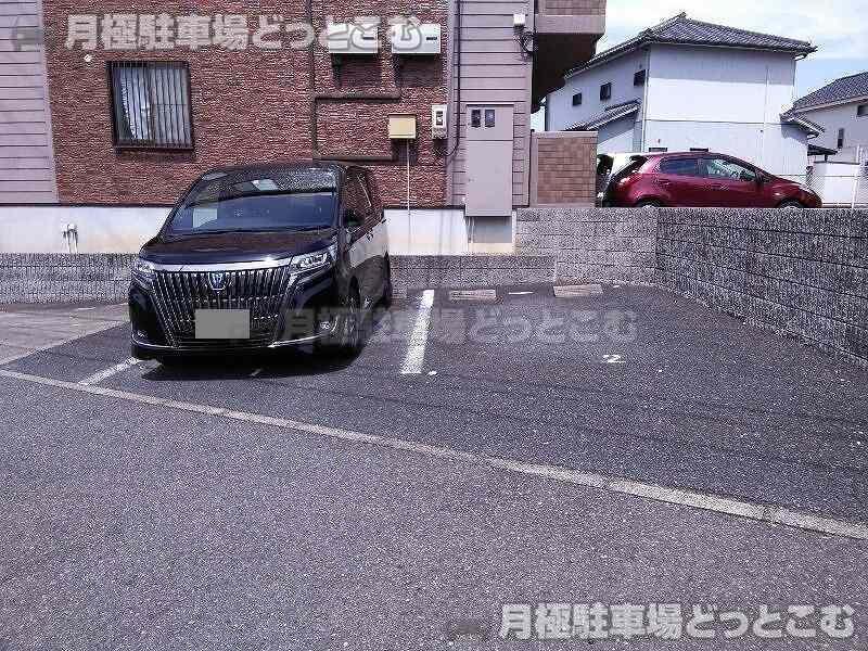 知多郡武豊町中根3-98-5の月極駐車場2