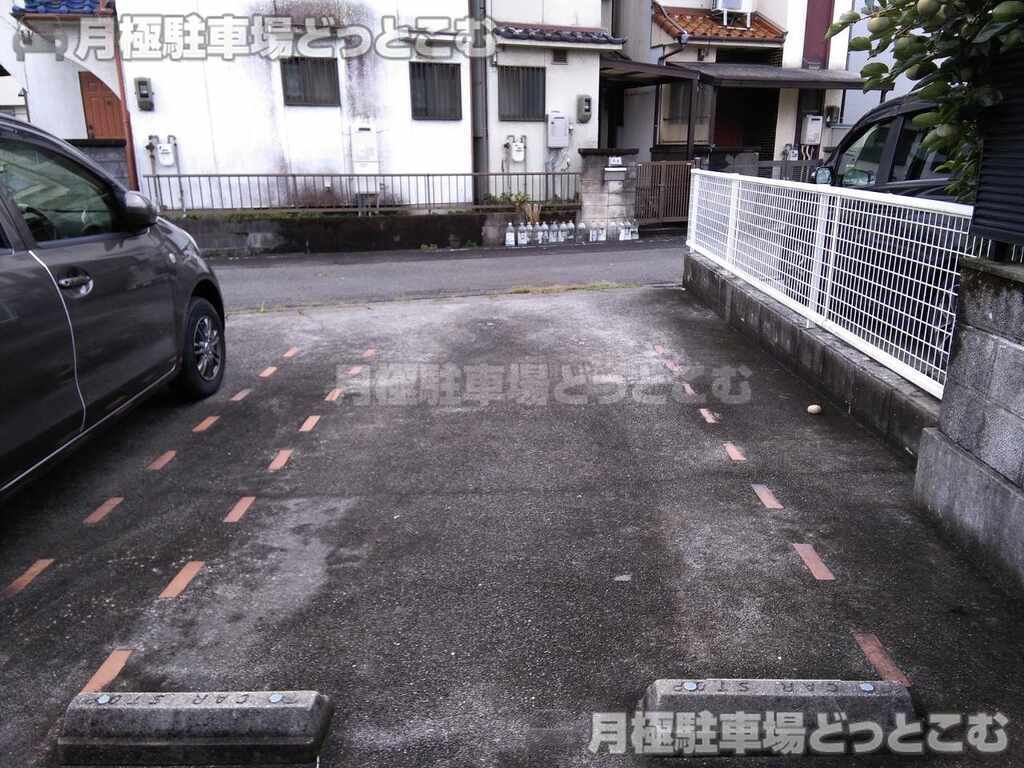 名古屋市西区坂井戸町73-1の月極駐車場2