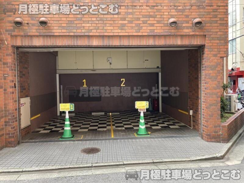 新宿区四谷4-26-1の月極駐車場3