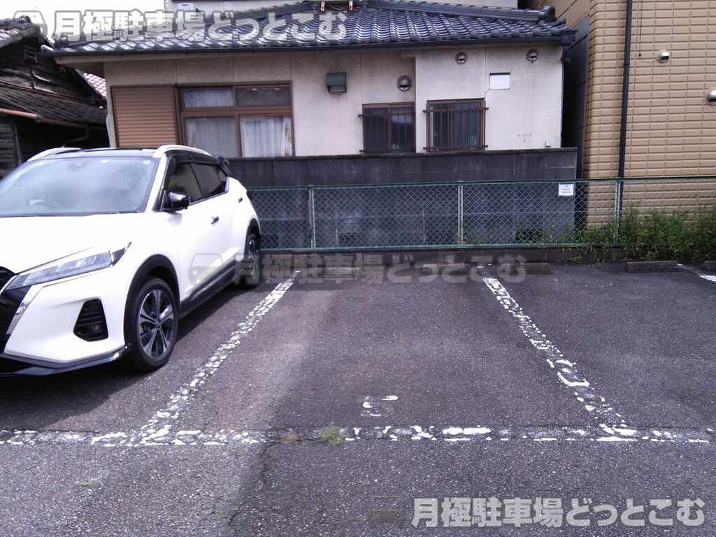 名古屋市千種区上野2丁目201の月極駐車場3