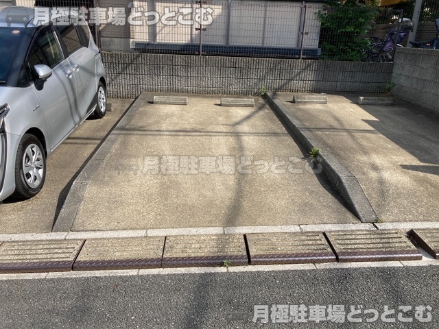 杉並区善福寺4丁目214-3の月極駐車場3