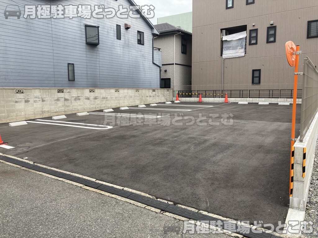 名古屋市中川区十一番町1丁目40-1、40-2の月極駐車場1