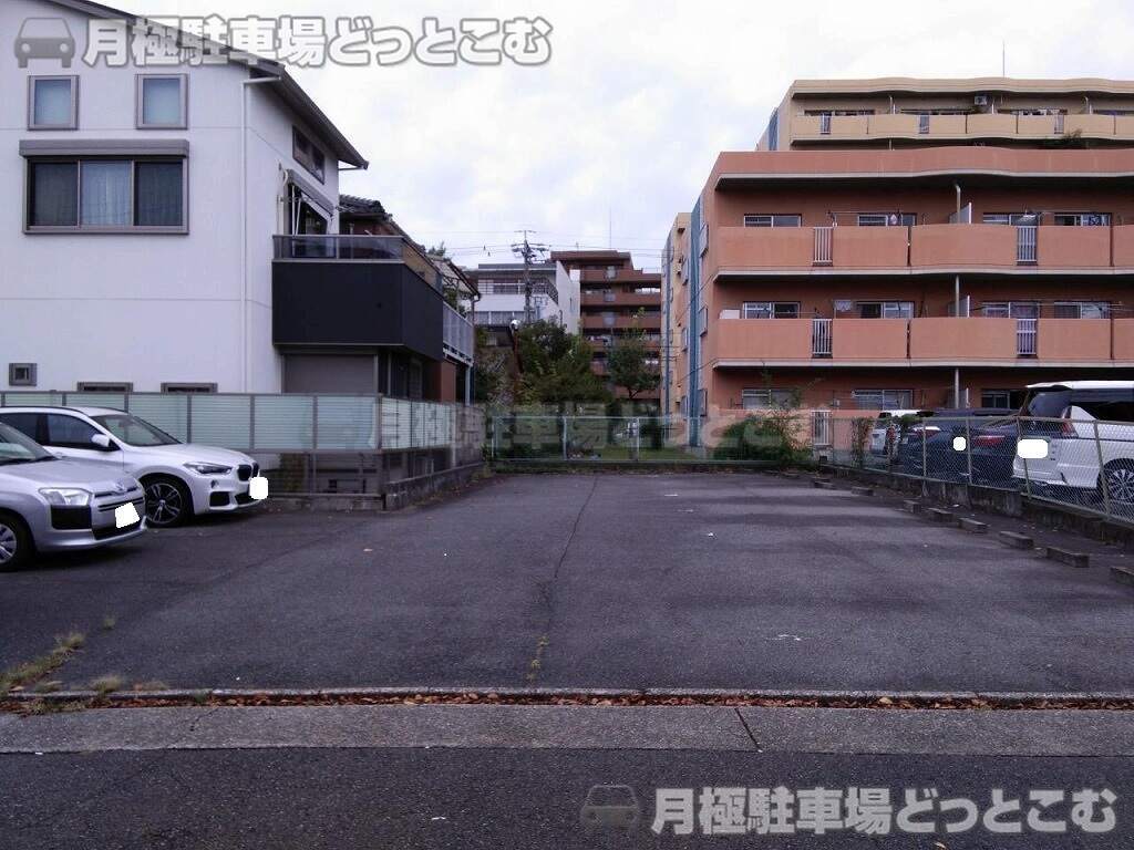 名古屋市千種区松軒2丁目605の月極駐車場1