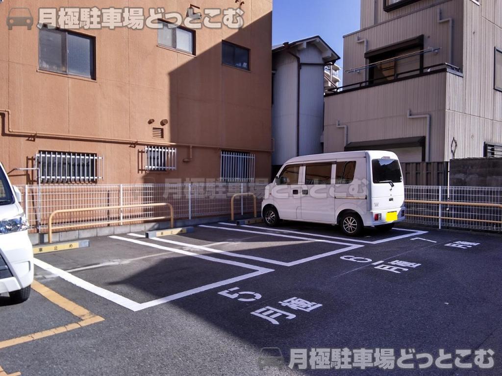 名古屋市西区栄生1丁目3534の月極駐車場4