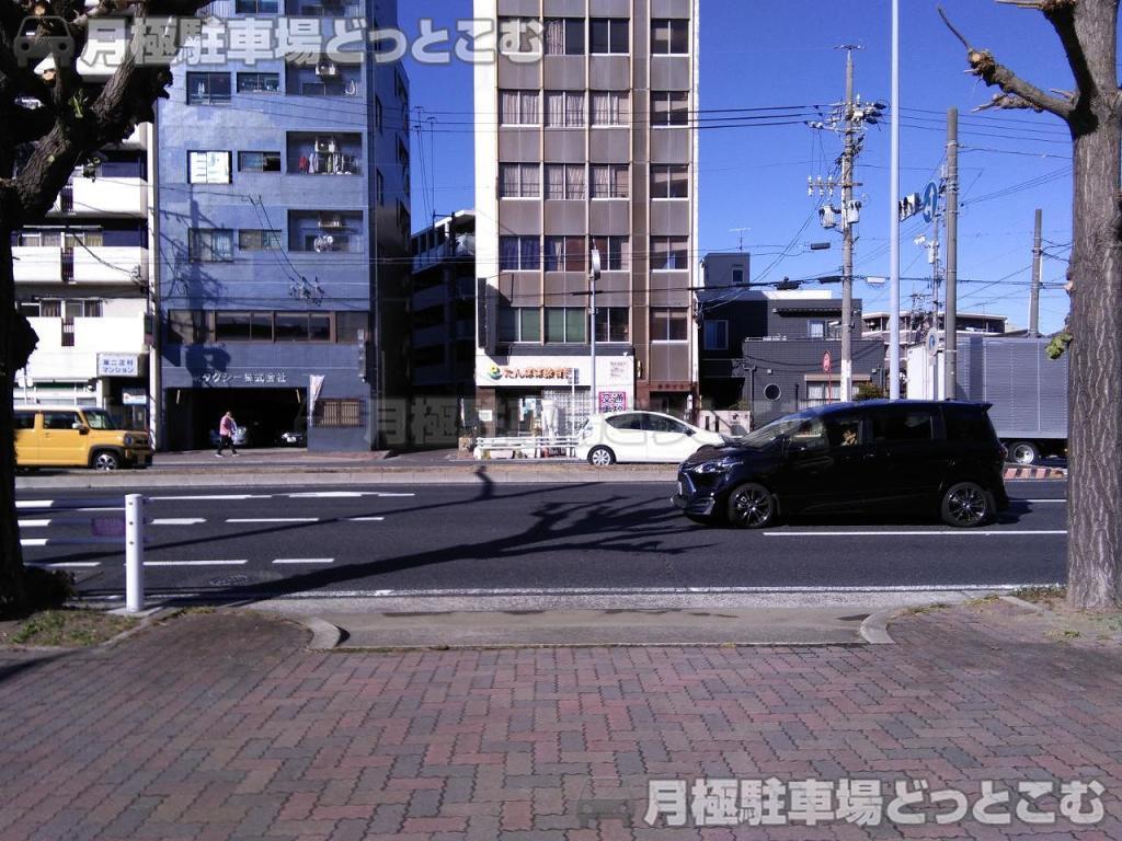 名古屋市西区栄生1丁目3534の月極駐車場8