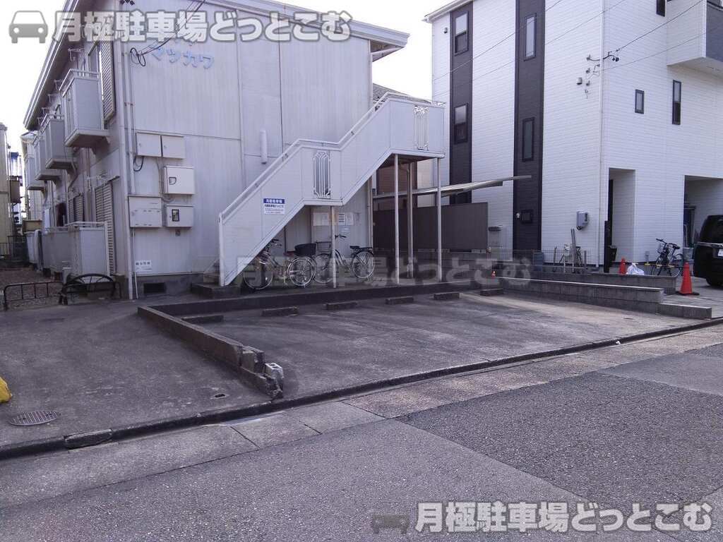 名古屋市中村区日ノ宮町3丁目65の月極駐車場3