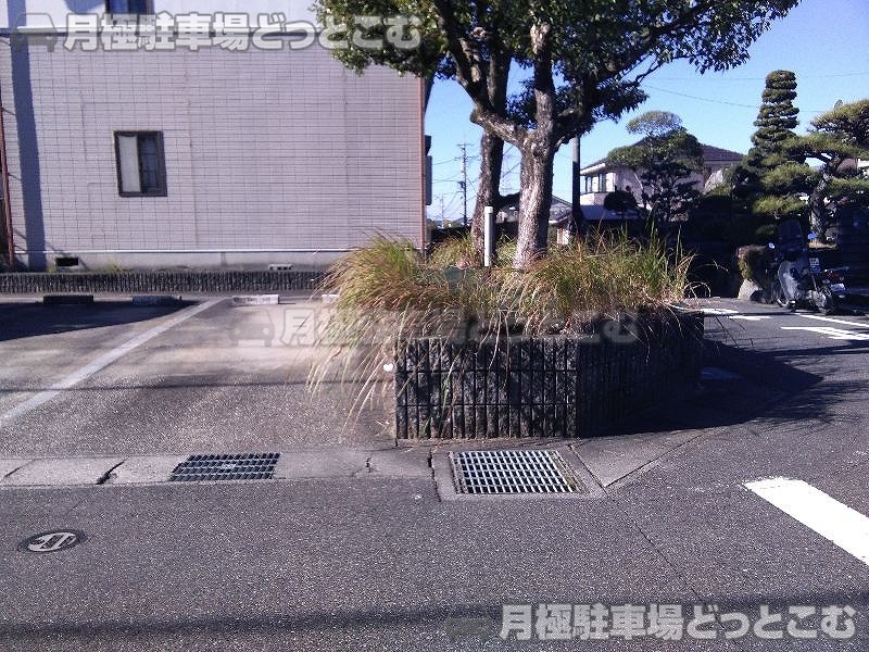 刈谷市泉田町絵下城105の月極駐車場7