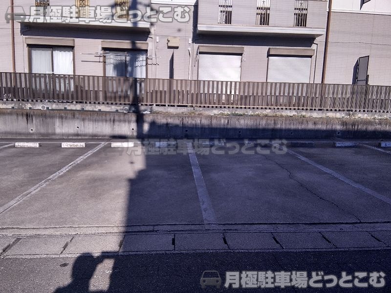 刈谷市泉田町絵下城105の月極駐車場8