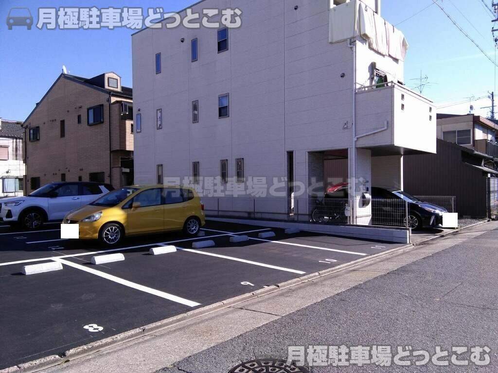名古屋市西区菊井1丁目1402-1の月極駐車場3