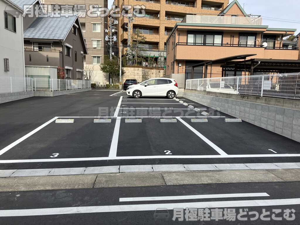 名古屋市千種区清住町3丁目15-1、22-1の月極駐車場1