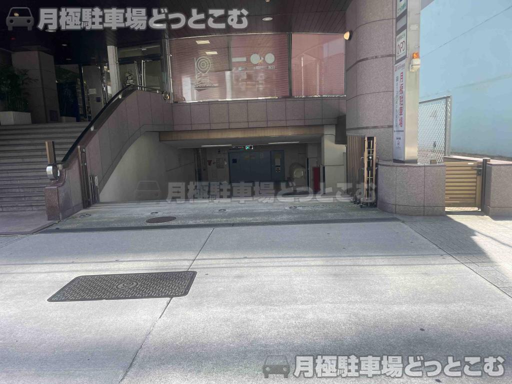 名古屋市中村区名駅南1丁目23－27の月極駐車場1