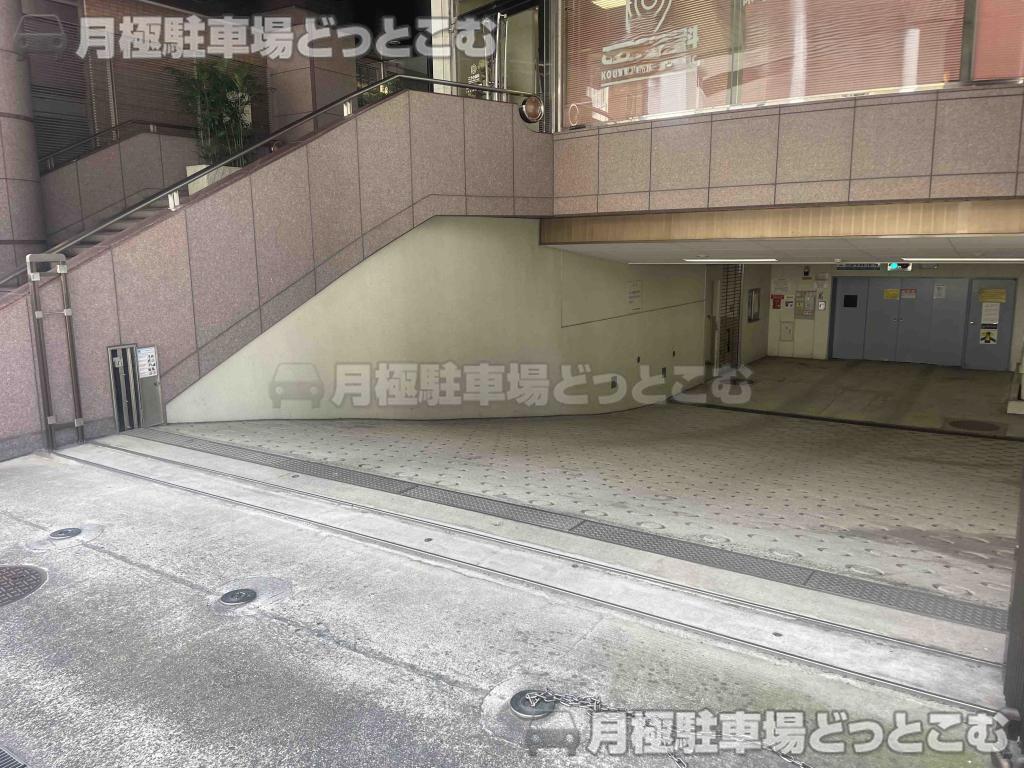 名古屋市中村区名駅南1丁目23－27の月極駐車場3