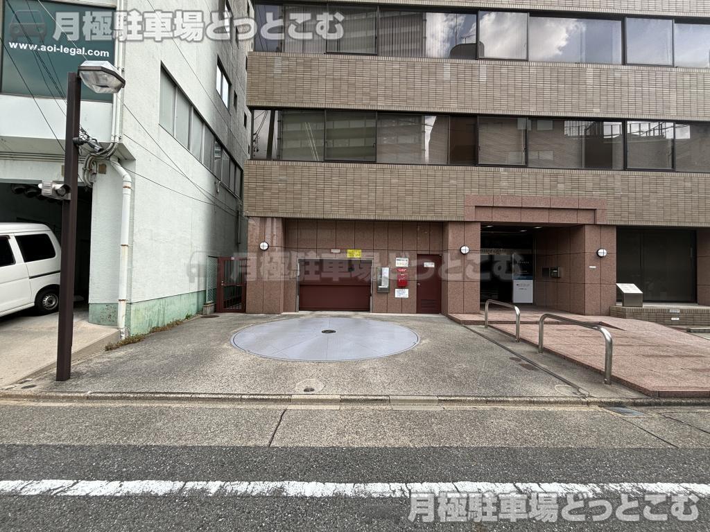 名古屋市東区葵1丁目18－26の月極駐車場1