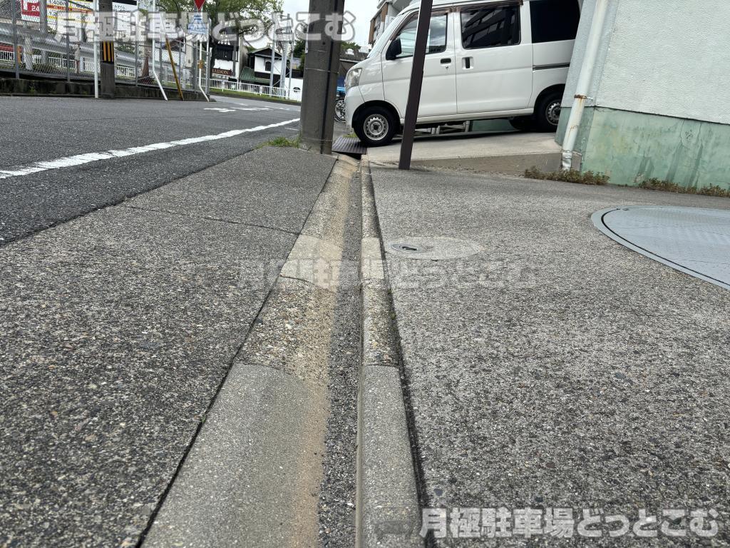 名古屋市東区葵1丁目18－26の月極駐車場6