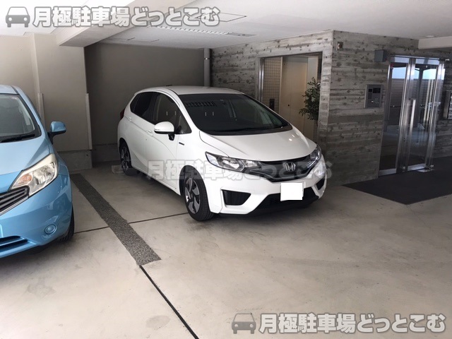 名古屋市名東区一社1-145-2の月極駐車場1