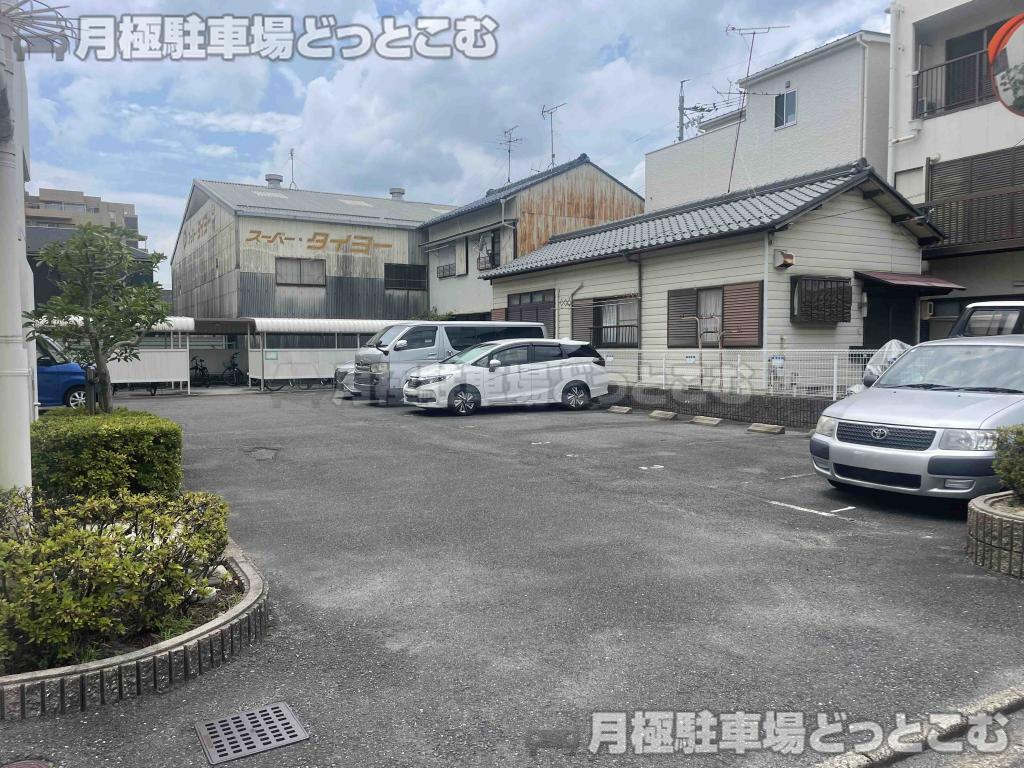名古屋市中村区荒輪井町2-11-1の月極駐車場2
