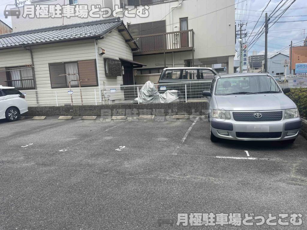 名古屋市中村区荒輪井町2-11-1の月極駐車場3