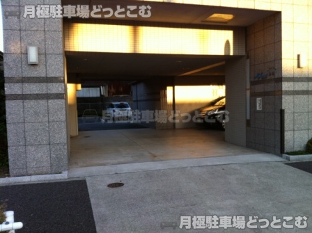 名古屋市中川区山王1-8-19の月極駐車場1