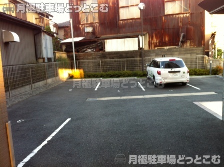 名古屋市中川区山王1-8-19の月極駐車場1